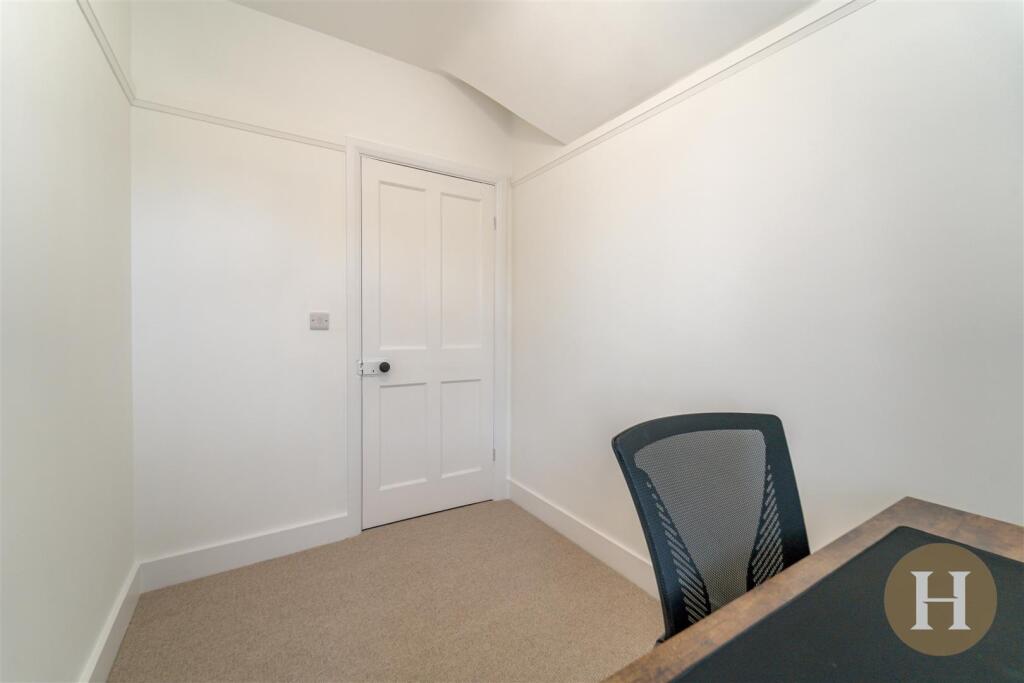 Hadleigh Estate Agents-27.jpg