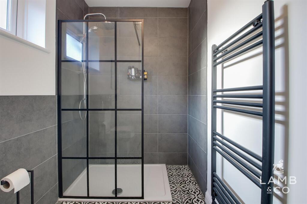 EN SUITE