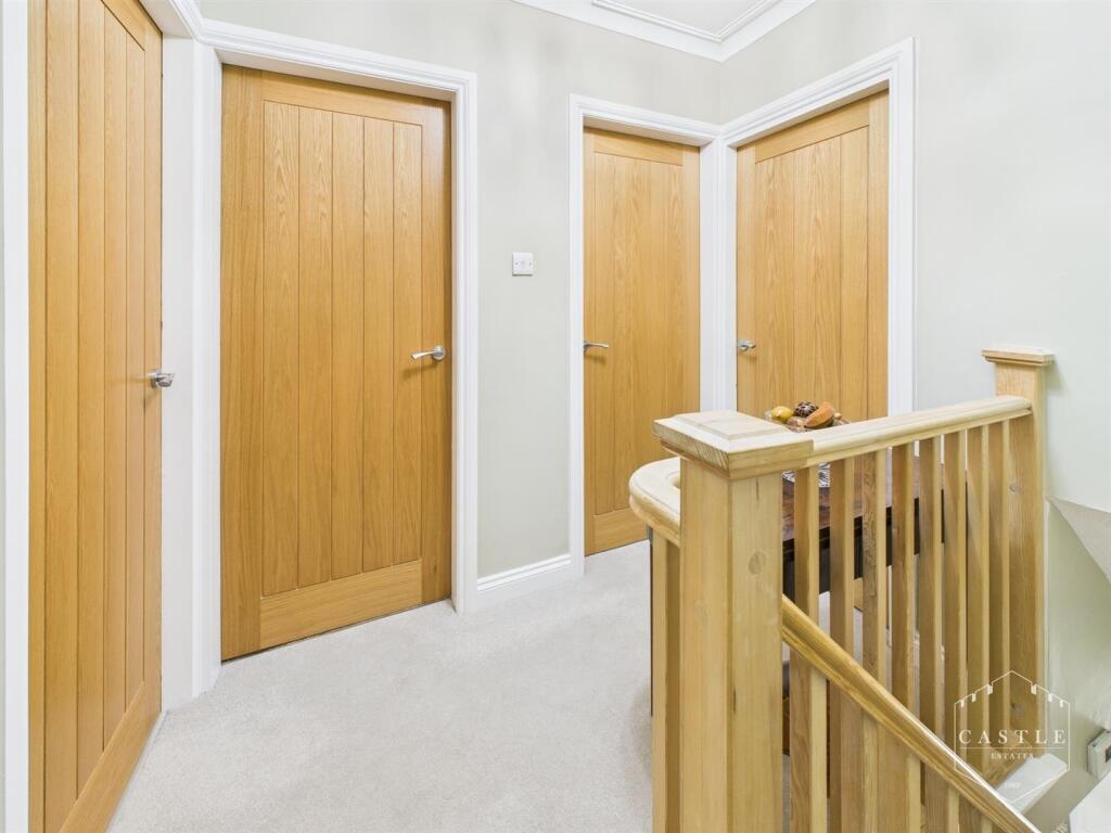 FIRST FLOOR LANDING