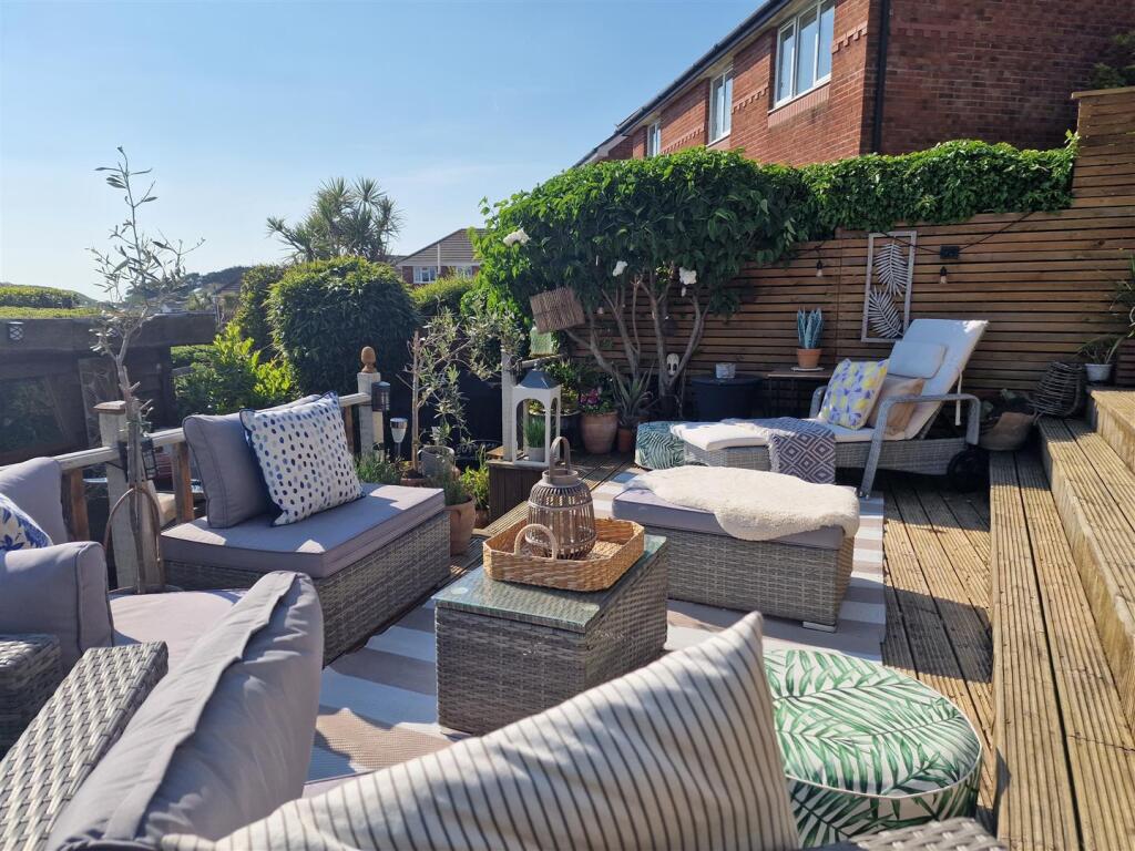 Garden Seating.