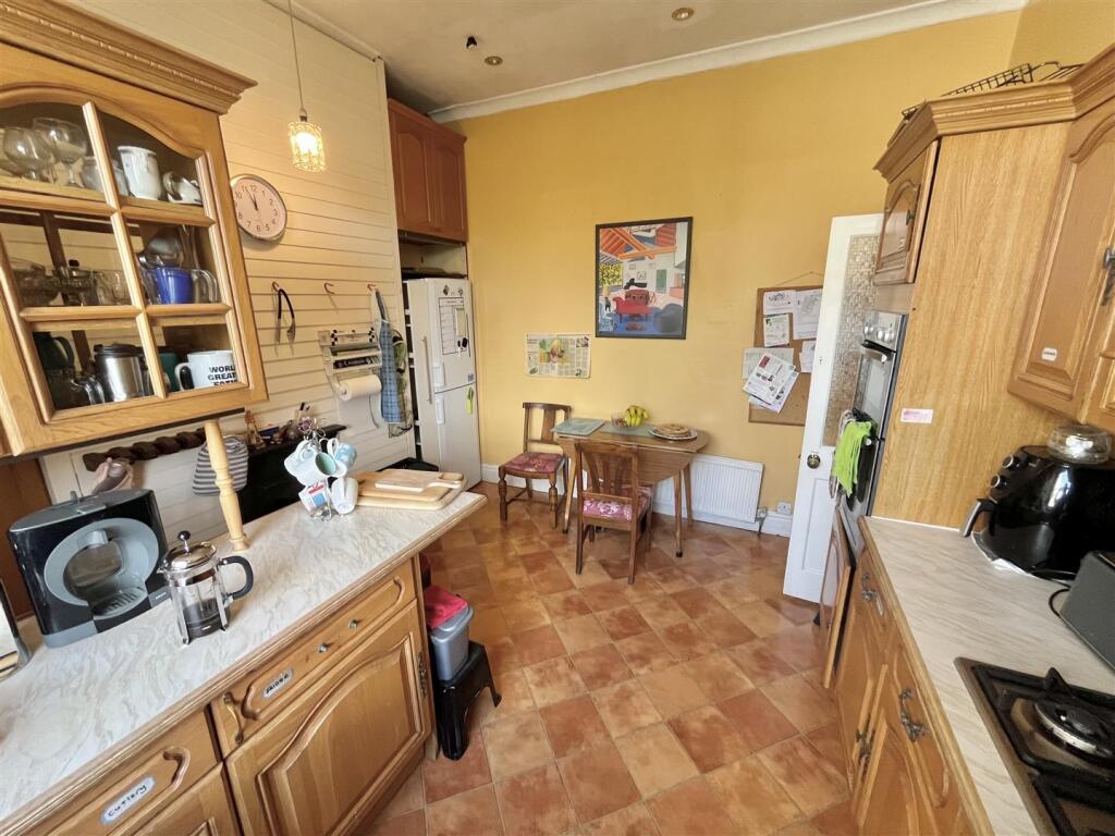 Breakfast Kitchen Aspect 2