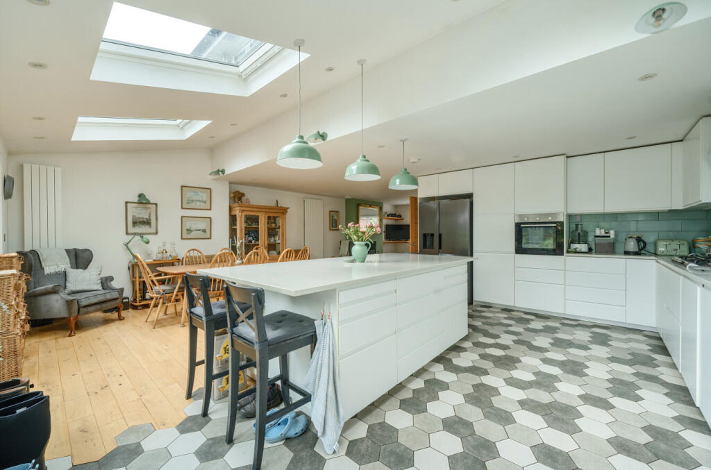 1309429-12-684aee...