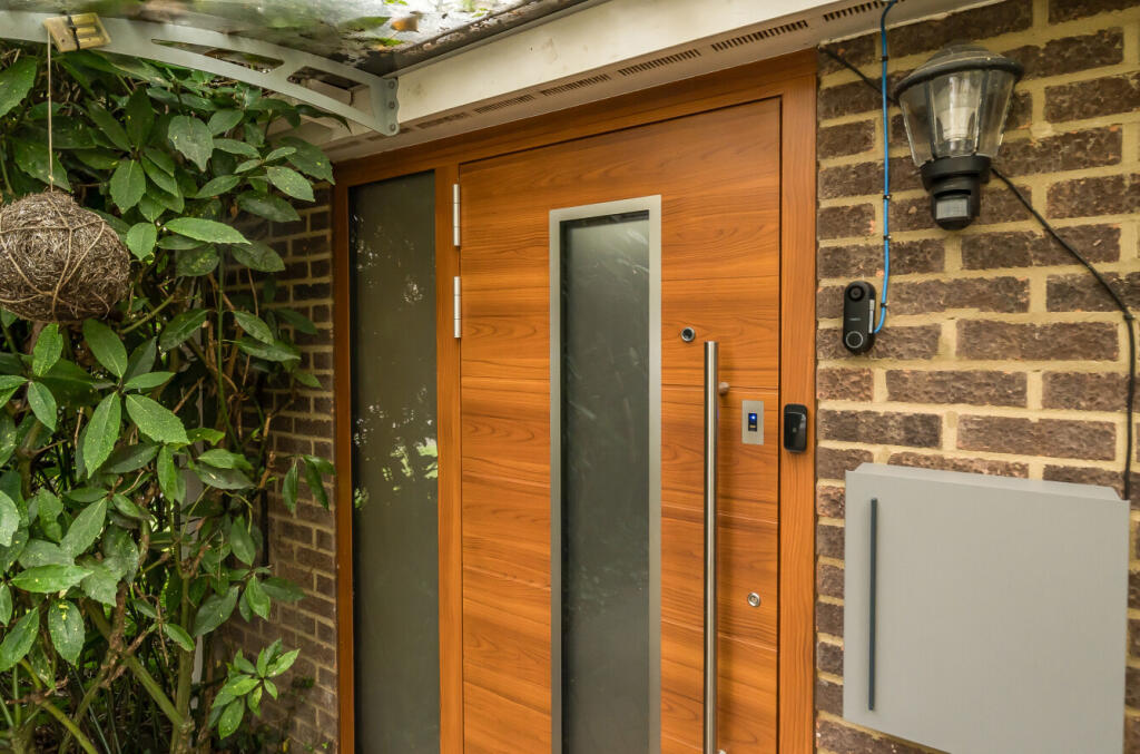 1369584-23-68f245...