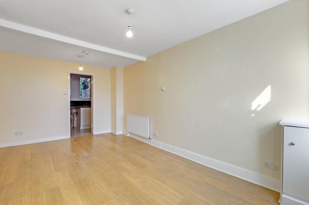 07-d186JHPropWpen - 3 Parish Lane - 1.jpg