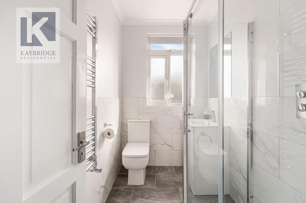 Stoneleigh Avenue, Worcester Park - KT4 8XY