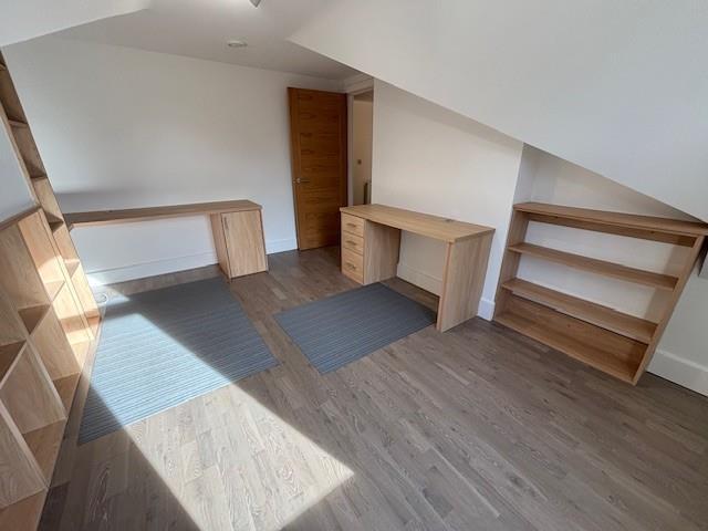 Office / Bedroom 5