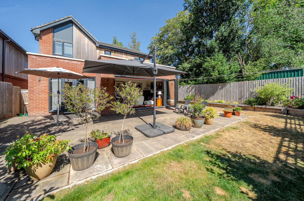 1325149-7-686fa63...