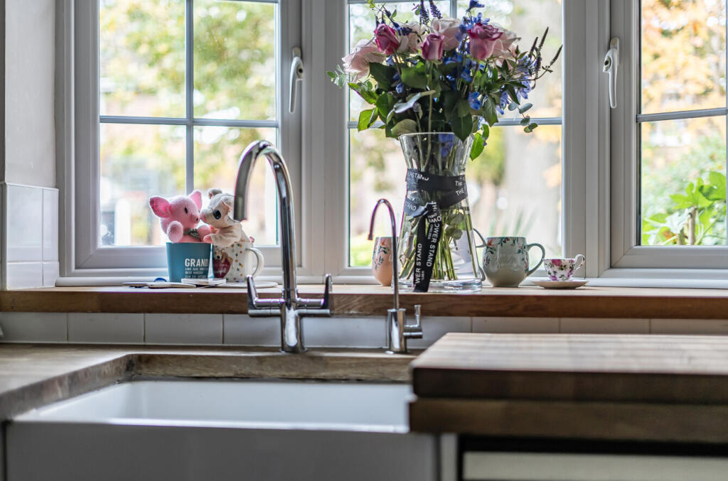 1373867-24-6903a6...