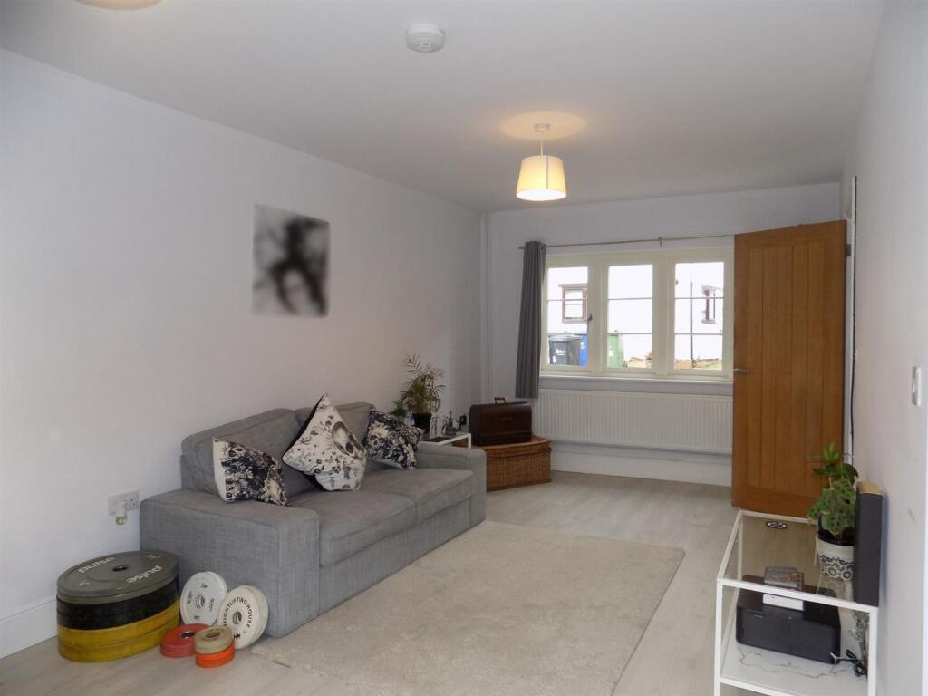 Mount Cottage - Lounge (1).jpg