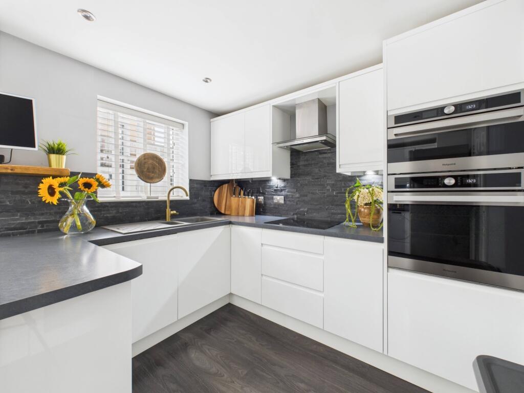 CAM03729G0-PR0079-STILL012