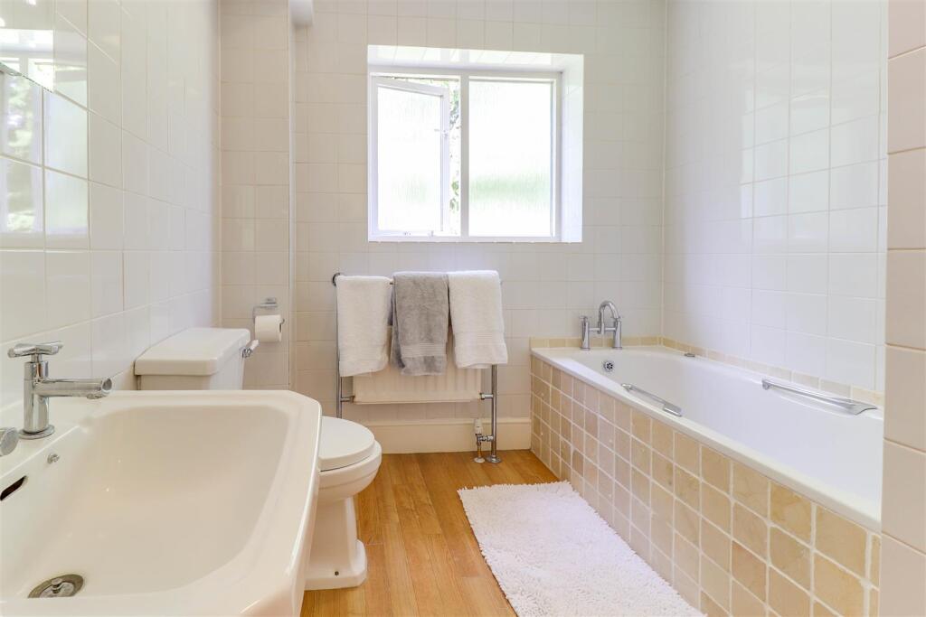Bathroom 1.2.jpg
