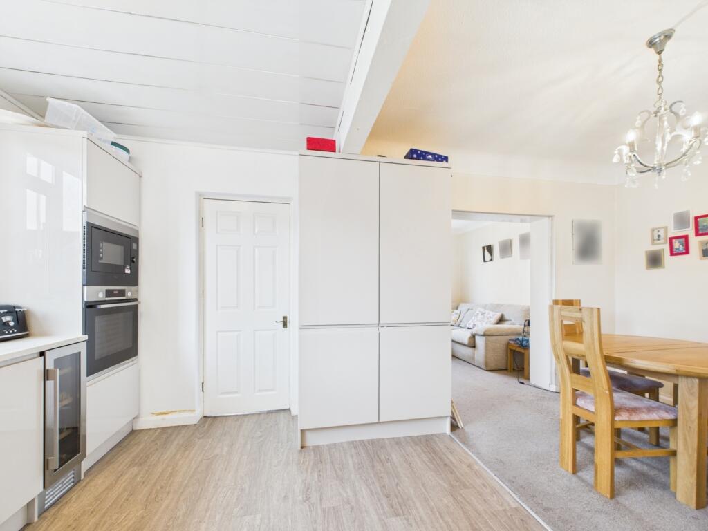 CAM02386G0-PR0124-STILL017