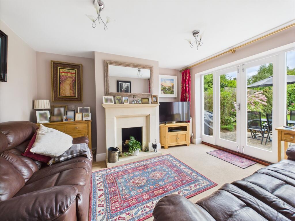 4. CAM04922G0-PR0024-STILL006