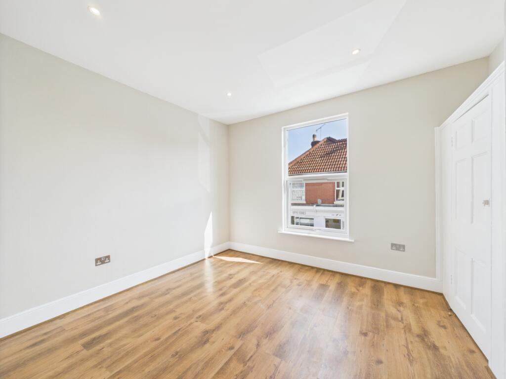 CAM02023G0-PR0162-STILL007