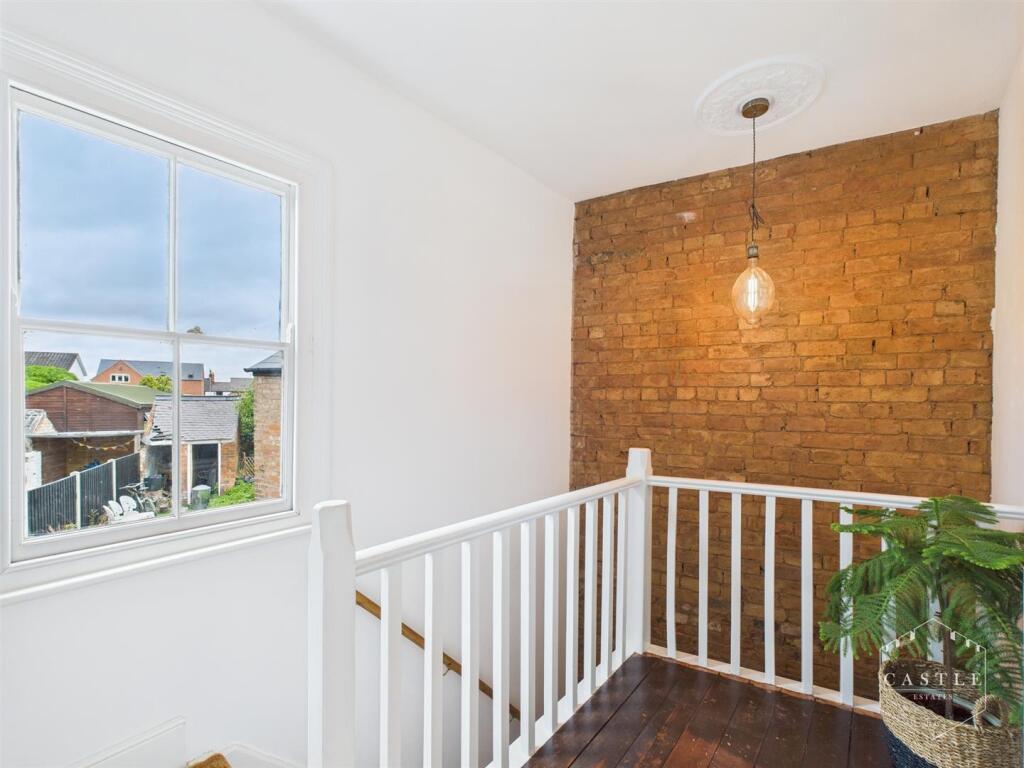 FIRST FLOOR LANDING