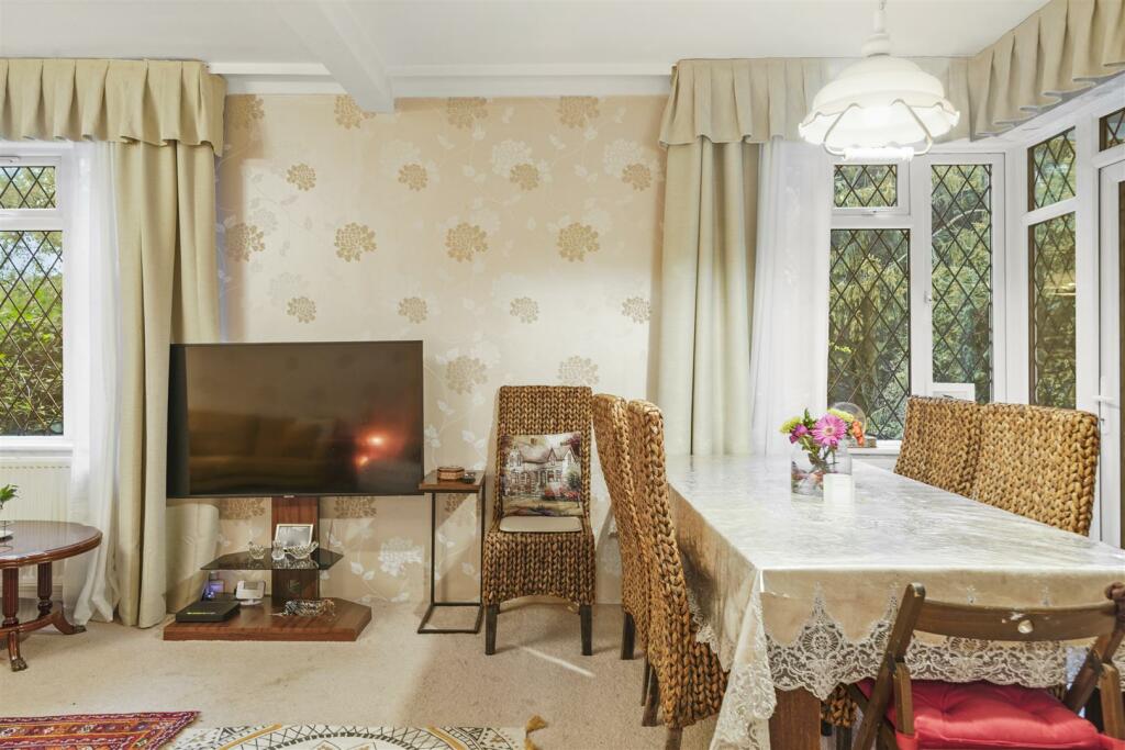 2 Mayfields Close - 9rj2YPvIGMk9Xb0H1mnL.jpg