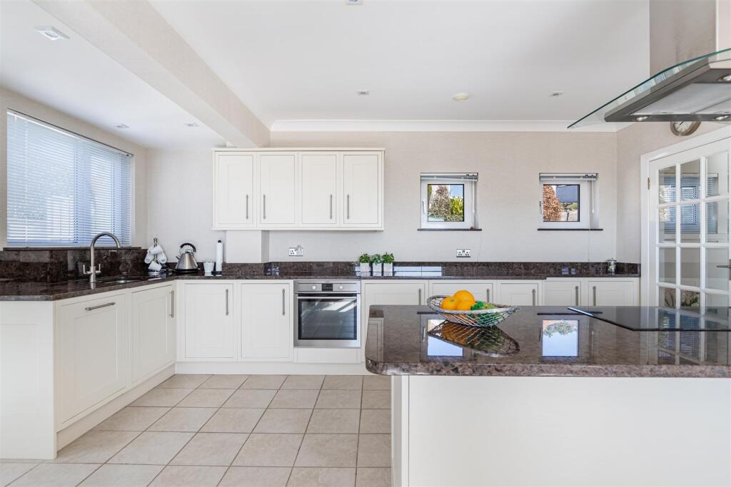 A22 - Rock Edge Rock End Avenue Torquay - 250304.j