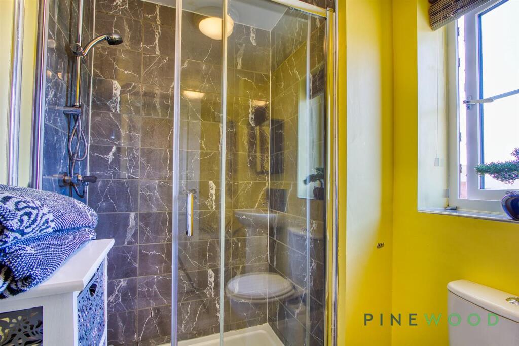 ENSUITE (BEDROOM 1)
