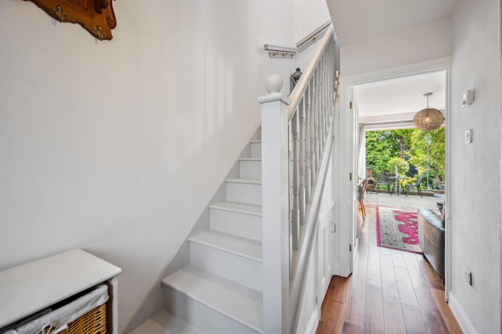 Entrance Hallway to Lounge-Diner.jpg