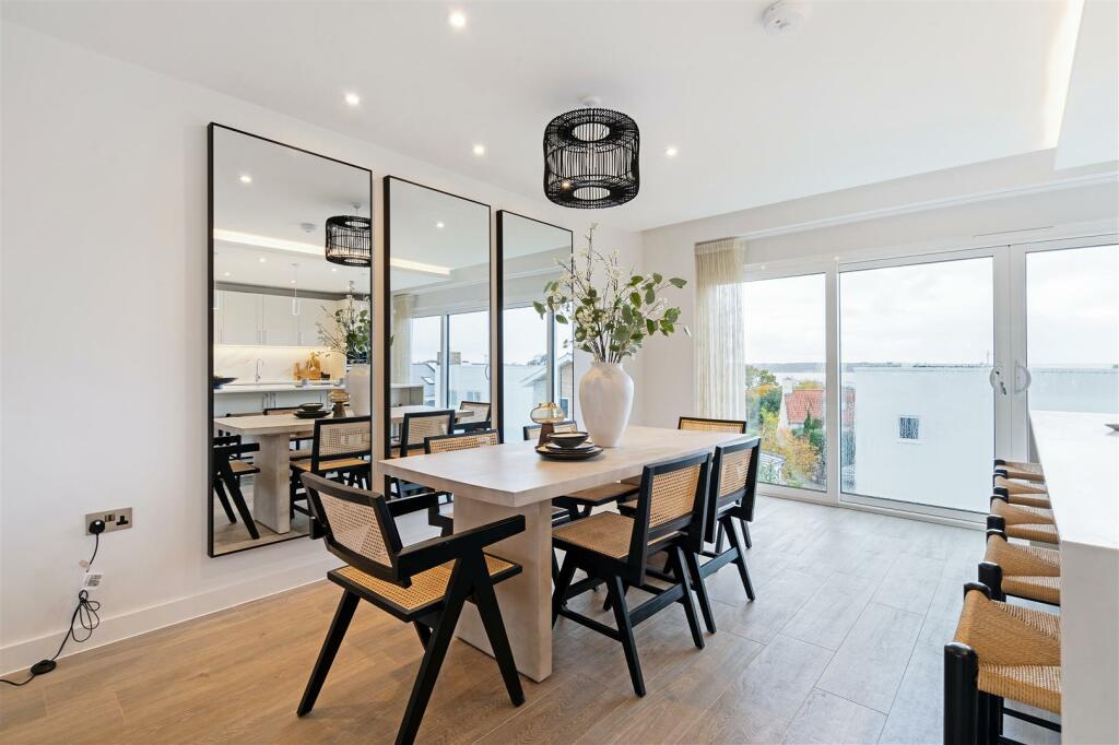 304 Sandbanks Road 327170 - (7).jpg