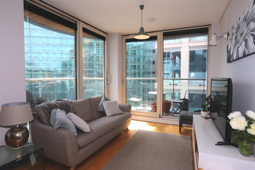 Livingroom.jpg