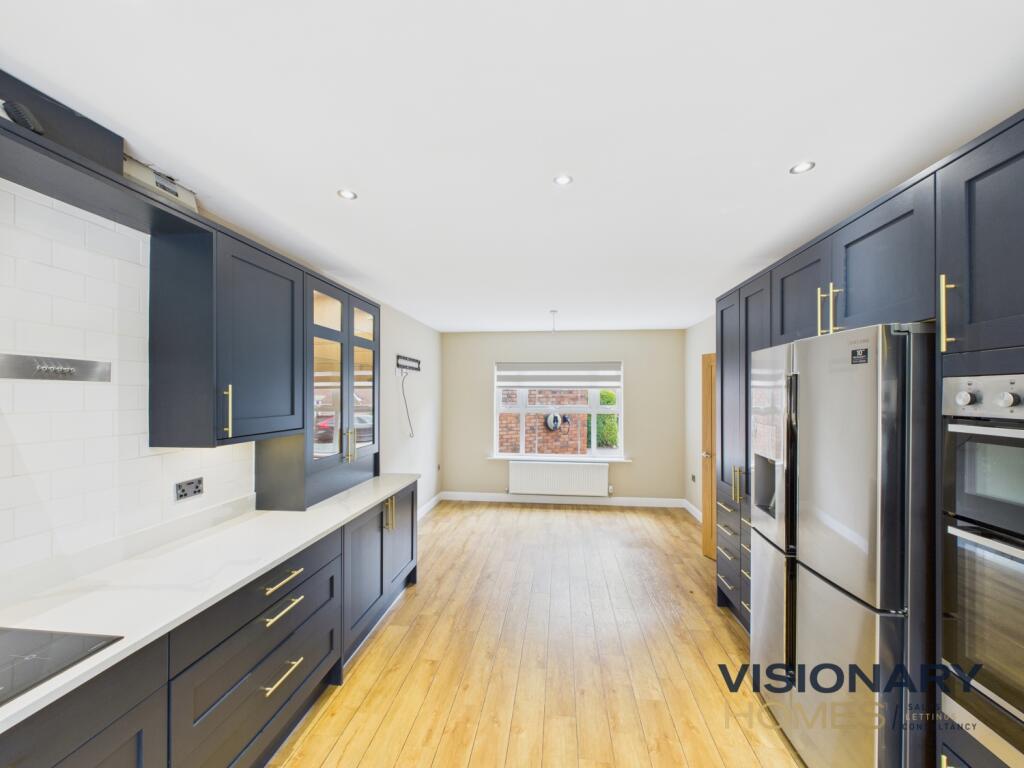 CAM03522G0-PR0216-STILL015