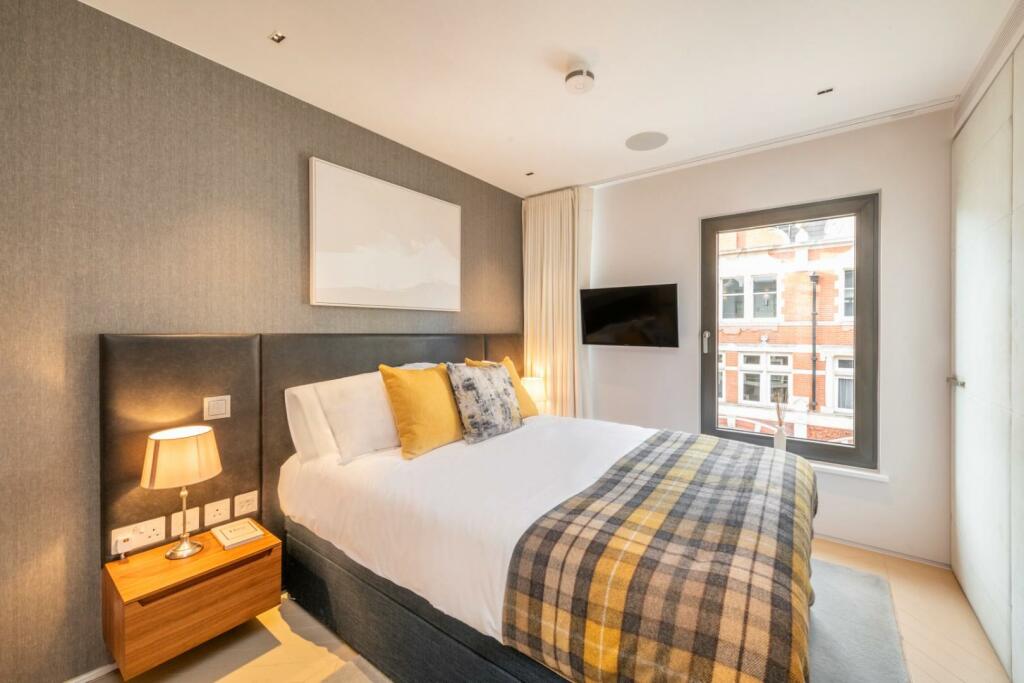 bedroom (2).jpg
