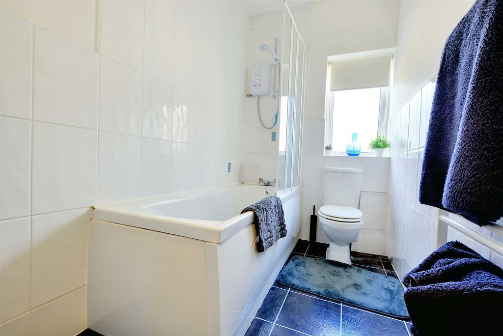 Bathroom_1.jpeg