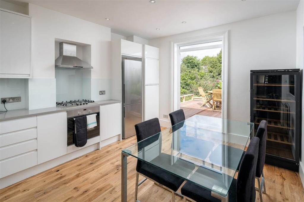 Kitchen+alt+view