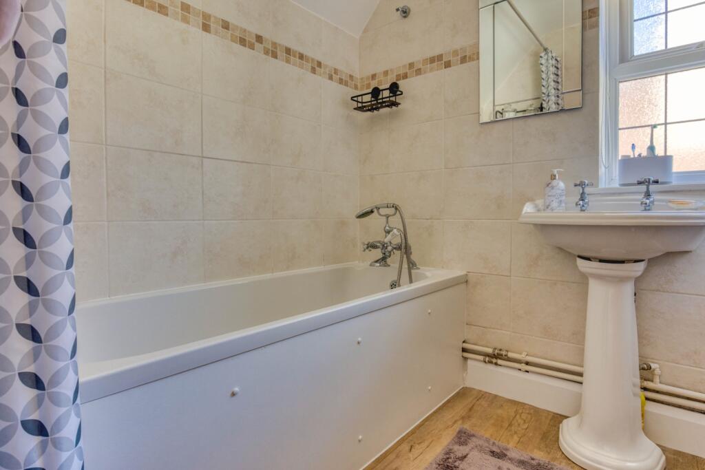 Ewemove Taunton - Henley Road (24)