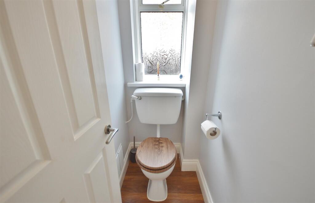 GROUND FLOOR CLOAKROOM