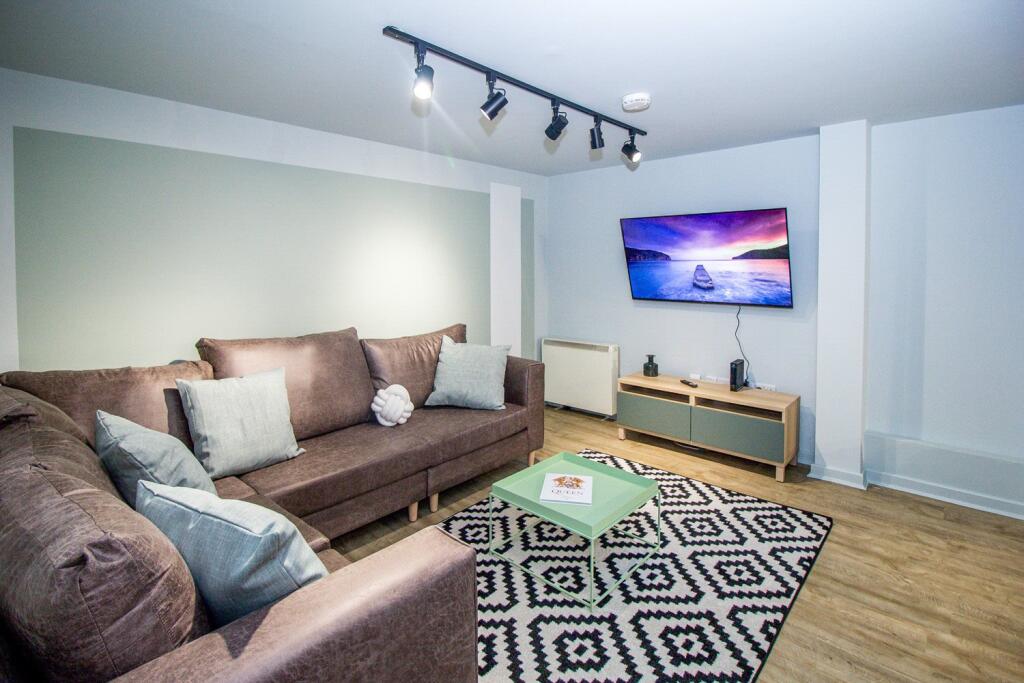 Student Digs - Maple