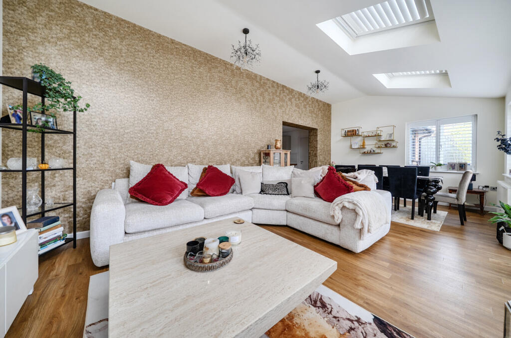 1374563-18-6904df...