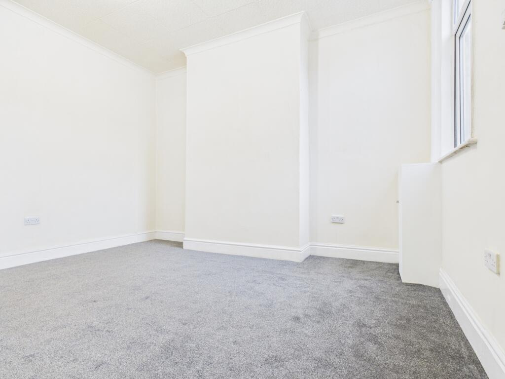 CAM03729G0-PR0167-STILL004