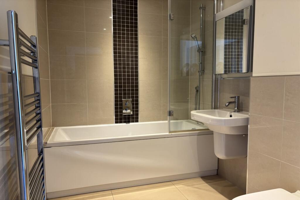 Family Bathroom (Mai