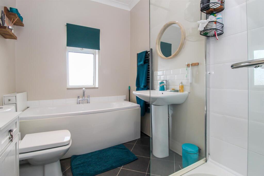 BATHROOM/W.C.