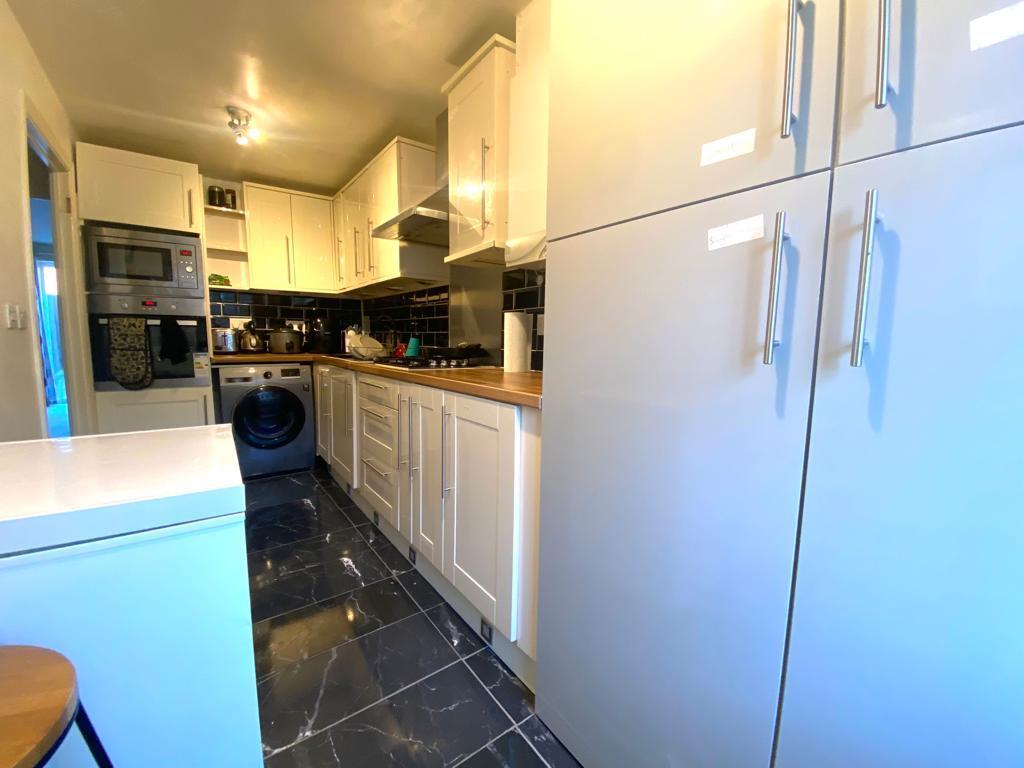 Kitchen 2.jpeg