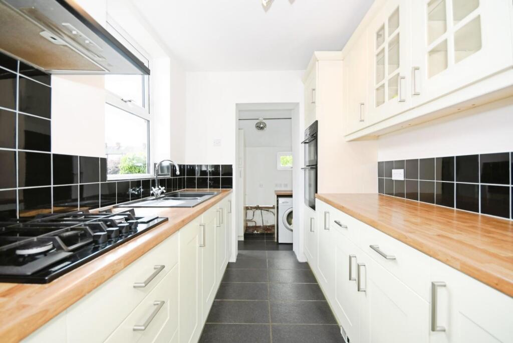 KITCHEN 03.jpg