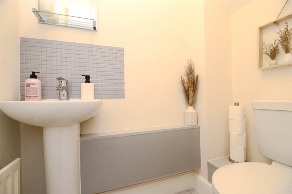 Cloakroom/Wc