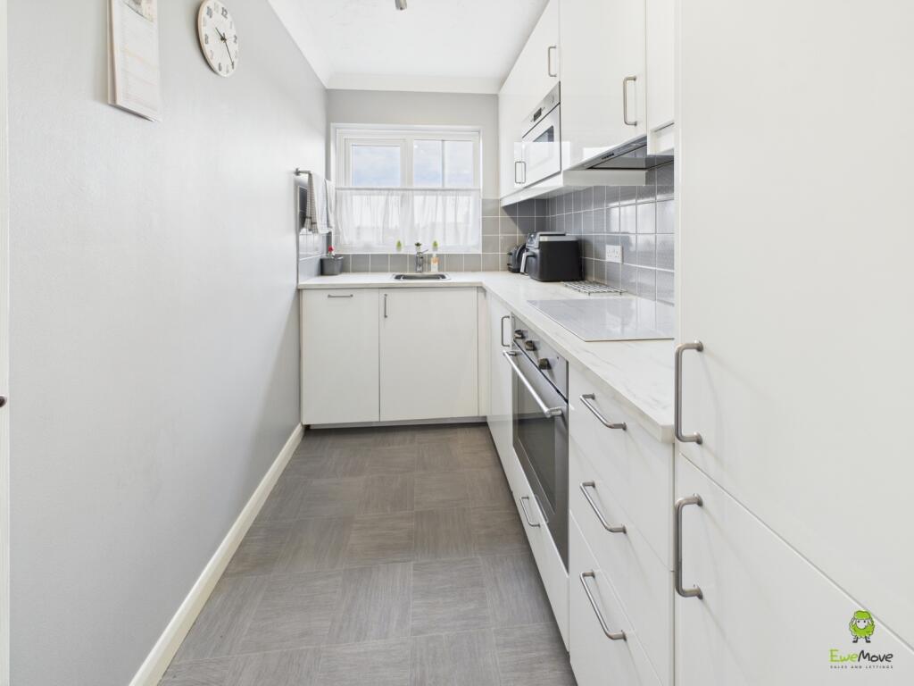 CAM03418G0-PR0186-STILL012