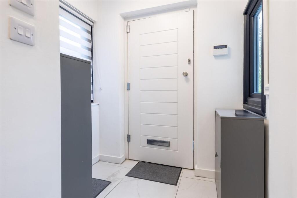 4, Forest Close (4).jpg