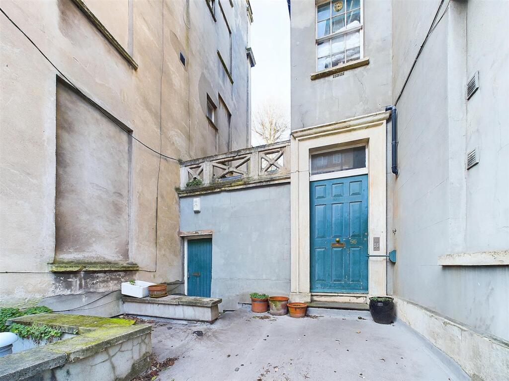 9 - 1 bedroom garden flat.jpg