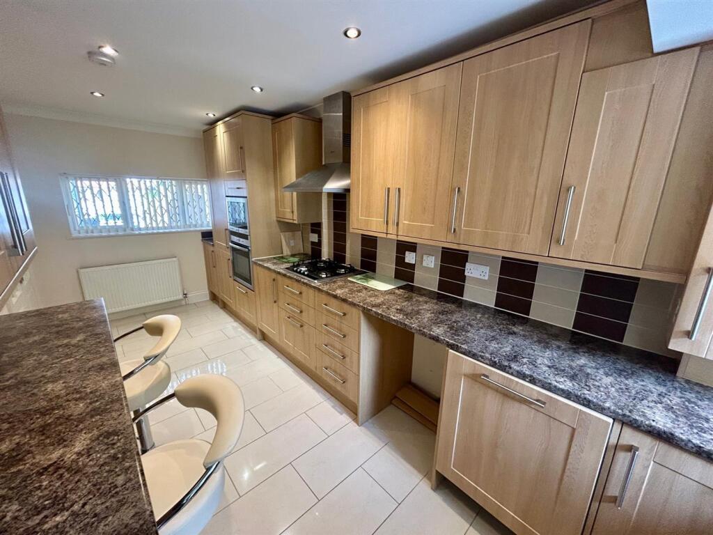 kitchen 2.jpg