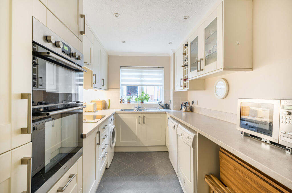 1346692-7-68b6c42...