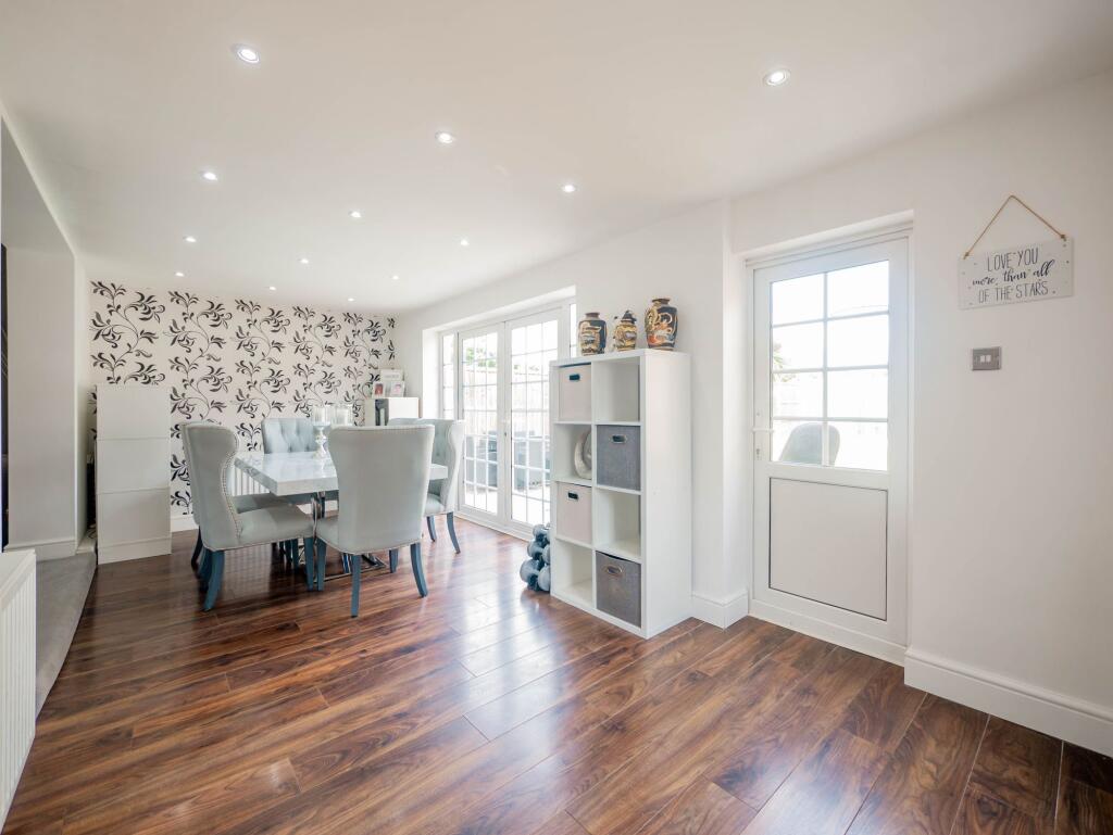 Breakfast/Dining Area