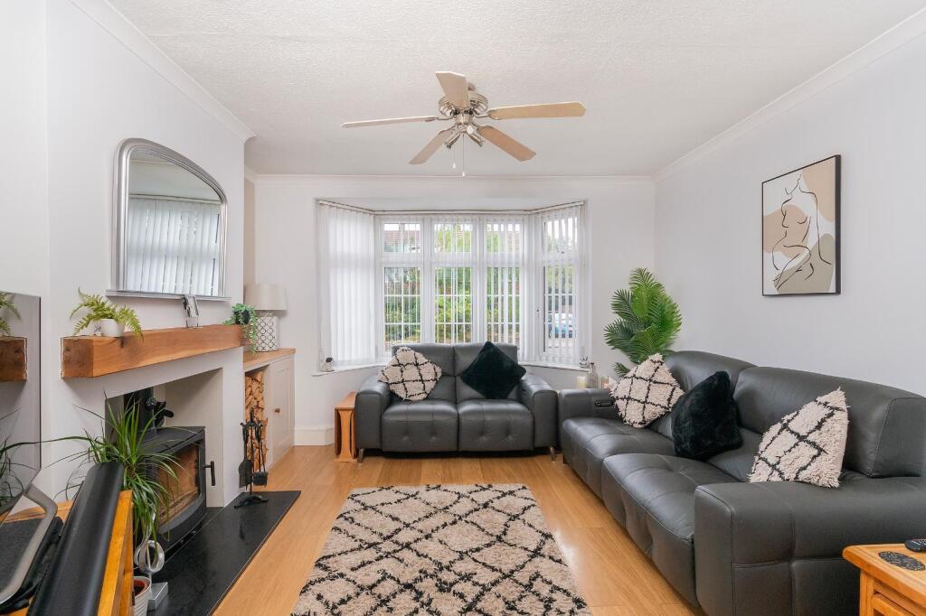 0A2AEE - Living Room E.jpg