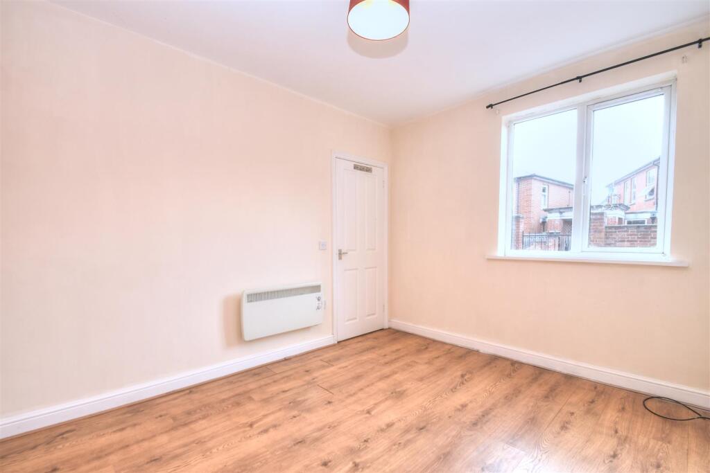 Bedroom 1.jpg