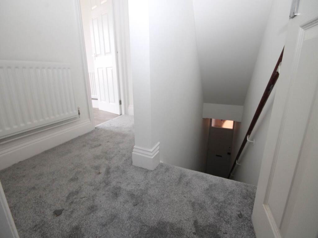 HALLWAY AND FRONT EN