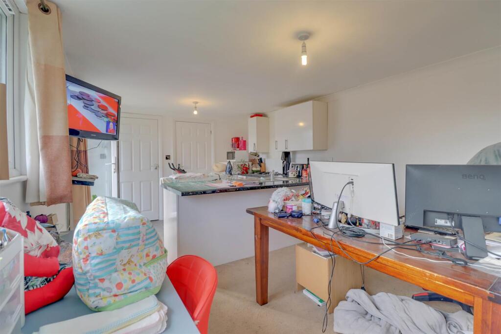 19 FRIERN GARDENS INSIDE-15.jpg
