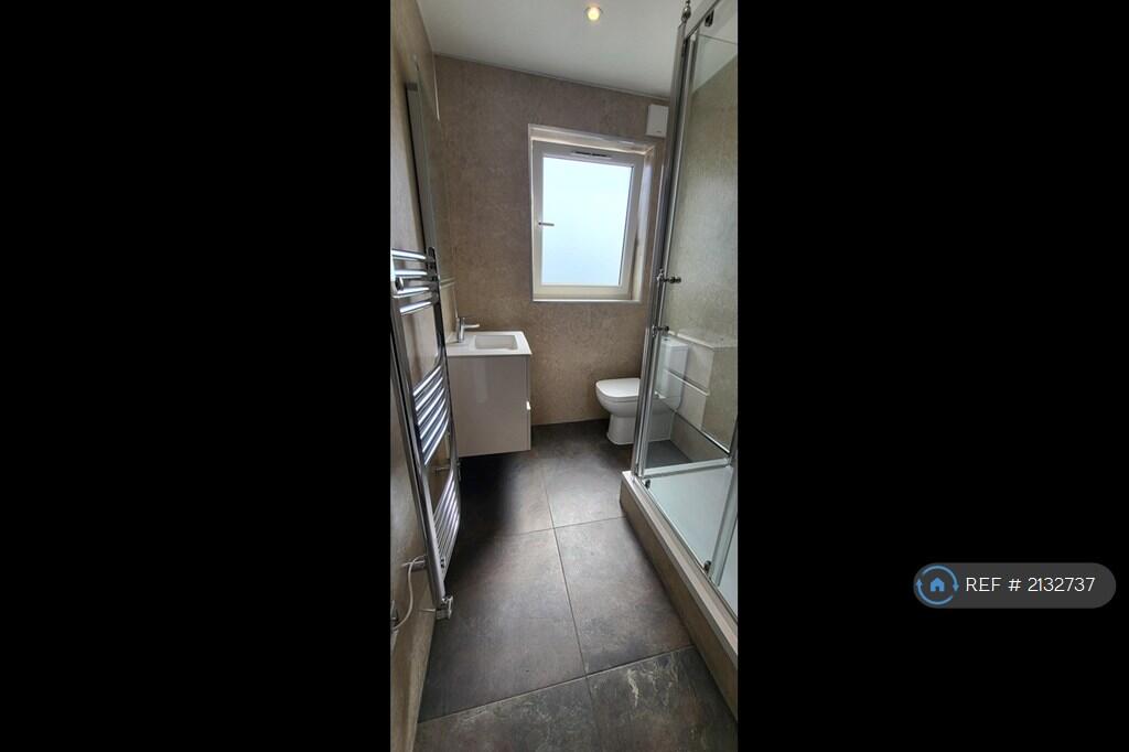 Flat 6b - Shower Room